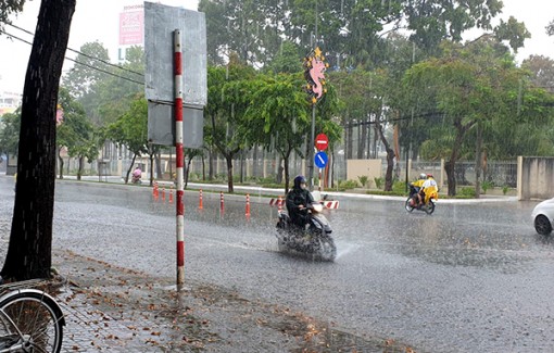 Liên tiếp xuất hiện mưa “vàng” giải nhiệt tại miền Tây