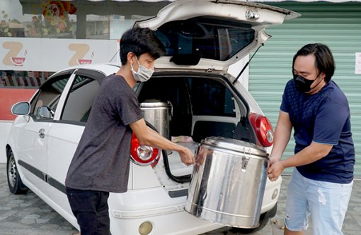 “Phở chỉ tặng, không bán!”