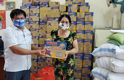 Đồng lòng vượt khó