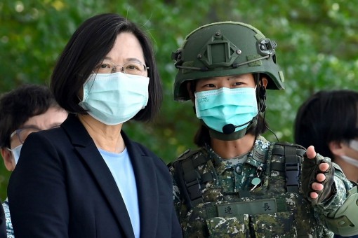 Những “nữ tướng” trong cuộc chiến chống COVID-19