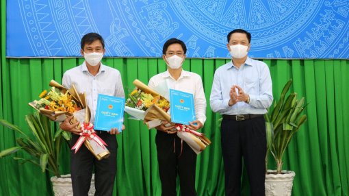 Triển khai các quyết định về công tác cán bộ