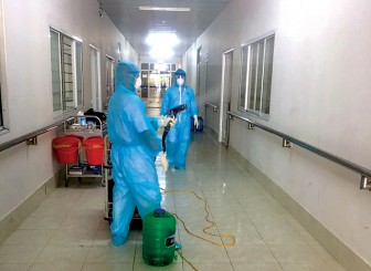 Những chiến binh thầm lặng nơi tuyến đầu chống dịch COVID-19<br>Bài cuối: Chiến sĩ áo trắng ở bệnh viện