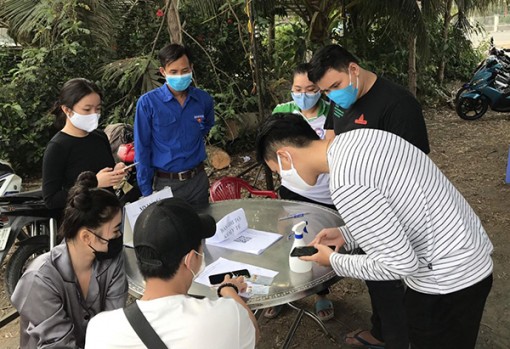 Phong Điền <br>280 lượt đoàn viên thanh niên tham gia hỗ trợ người dân khai báo y tế