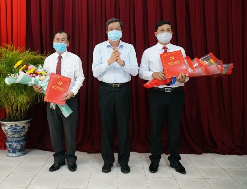 Công bố các quyết định về công tác cán bộ