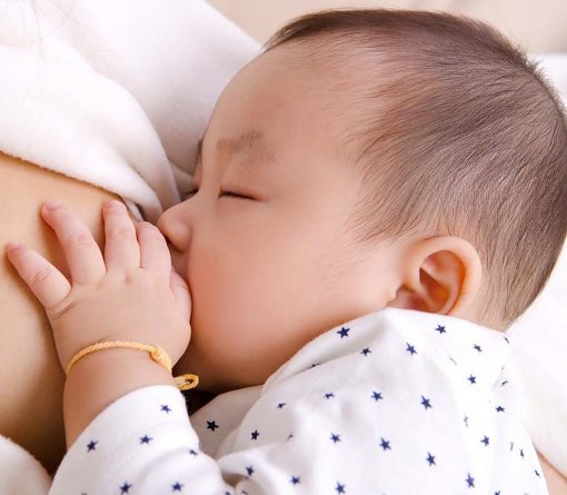 Trẻ bú mẹ

có ít virus gây bệnh

trong đường ruột hơn