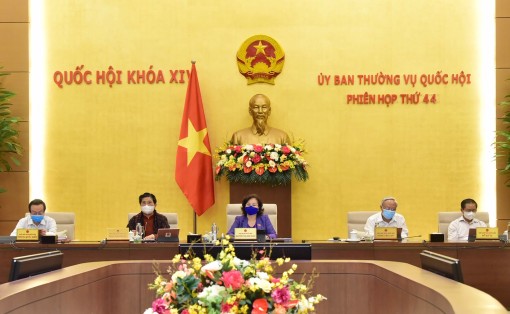 Ủy ban Thường vụ Quốc hội tán thành bỏ Sổ hộ khẩu