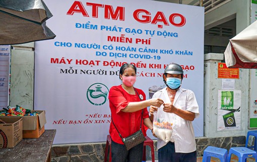 Bình Thủy <br>Vận động 3.459 phần quà và 31,5 tấn gạo hỗ trợ người khó khăn do ảnh hưởng dịch COVID-19