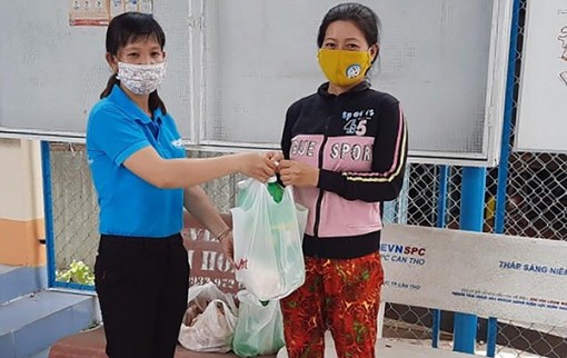 Trao 5.200 bữa cơm cho người có hoàn cảnh khó khăn