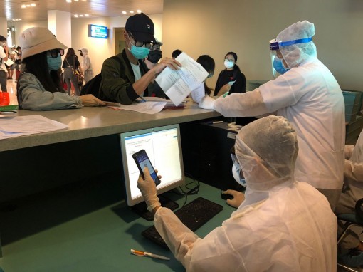 Tất cả hành khách đi từ Singapore về sân bay Cần Thơ âm tính với COVID-19