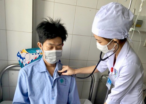 Cứu bệnh nhân bị viêm phổi, suy hô hấp nặng