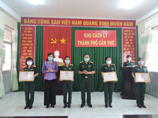 Hội Liên hiệp phụ nữ TP Cần Thơ khen thưởng hội viên làm nhiệm vụ tại khu cách ly