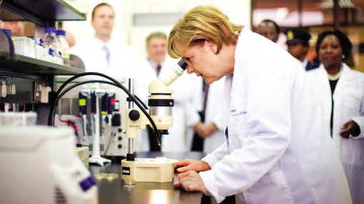 Trong đại dịch, thế giới

hướng về bà Merkel