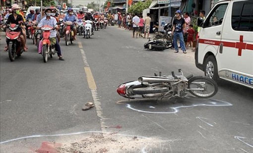 Tai nạn liên hoàn trên quốc lộ 91 khiến 1 người tử vong, 4 người bị thương