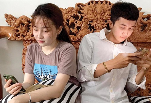 Vợ chồng thời công nghệ