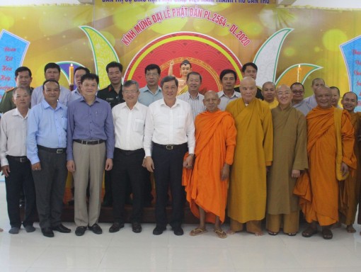 Lãnh đạo thành phố chúc mừng Đại lễ Phật đản