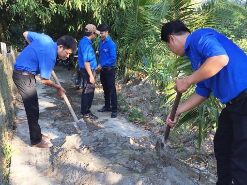 Đảm bảo an toàn giao thông

gắn với xây dựng nông thôn mới