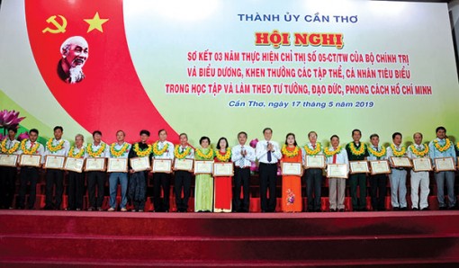 Phát huy sáng tạo tư tưởng, đạo đức, phong cách Hồ Chí Minh, thực hiện thắng lợi sự nghiệp đổi mới, phát triển và bảo vệ Tổ quốc