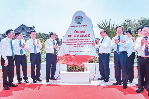 Khánh thành Công trình “Hợp tác xã với Bác Hồ” và Đền Chung Sơn