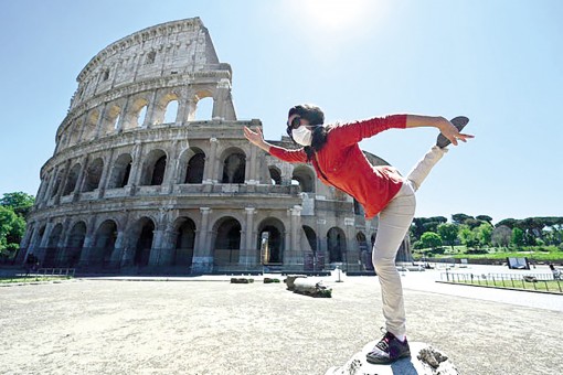 Ý mở cửa trở lại