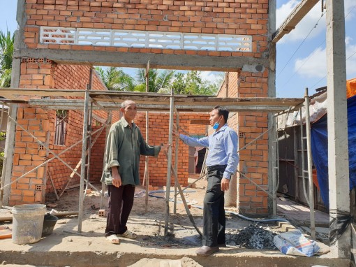 Gương mẫu, làm cho dân tin