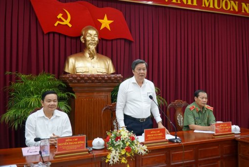 Xây dựng quận Ô Môn theo hướng
quận đô thị công nghiệp, văn minh, hiện đại