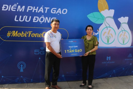 MobiFone trao tặng 3 tấn gạo cho người dân bị ảnh hưởng bởi dịch COVID-19 tại Cần Thơ