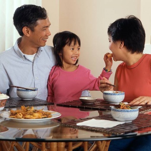 Cha mẹ làm thế nào khi trẻ kén ăn?