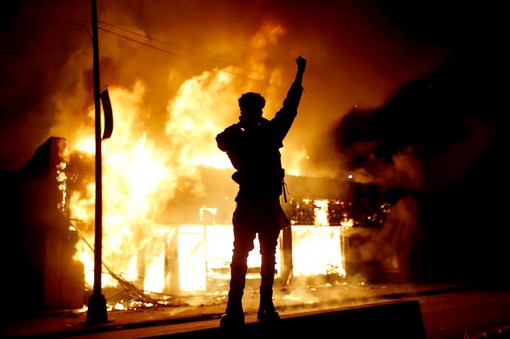 Nhiều thành phố ở Mỹ áp đặt

lệnh giới nghiêm