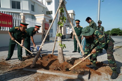 Lực lượng vũ trang thi đua chào mừng Đại hội Đảng các cấp