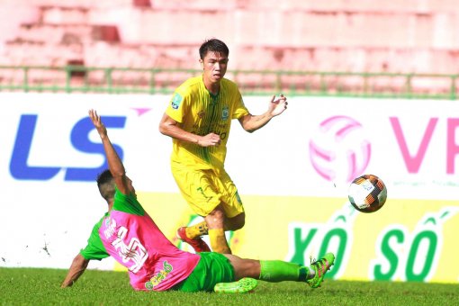 Mưa bàn thắng trên sân Cao Lãnh