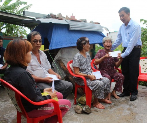 Hỗ trợ gia đình bị thiệt hại do thiên tai từ nguồn Quỹ Cứu trợ của TP Cần Thơ