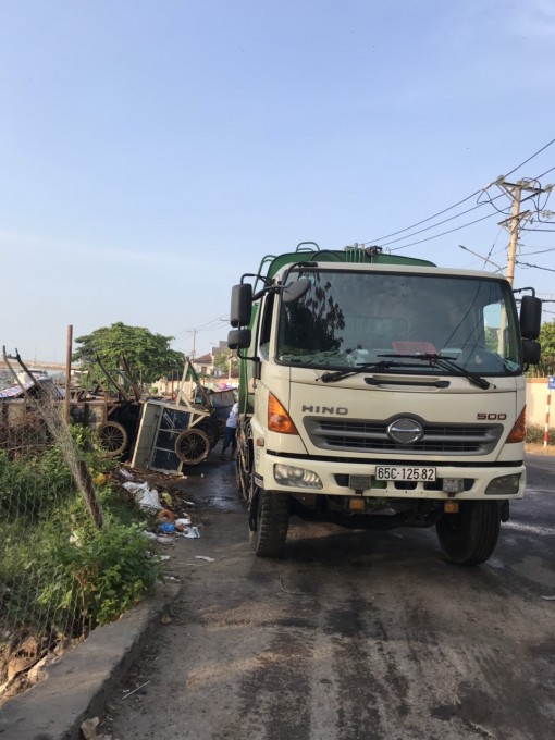 Tập kết rác thải, lấn chiếm vỉa hè gây bức xúc