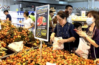Các siêu thị giảm giá mạnh mặt hàng nông sản Việt