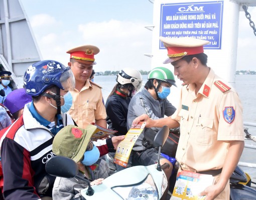 Phối hợp tuyên truyền về an toàn giao thông đường thủy nội địa