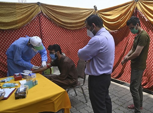 Pakistan lo hơn 1 triệu người nhiễm COVID-19