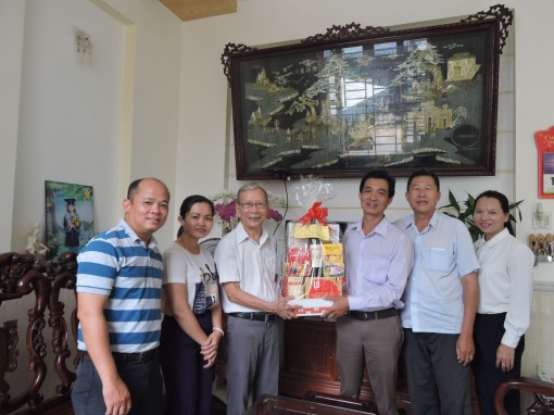 Lãnh đạo Báo Cần Thơ thăm hỏi các nhà báo lão thành, nhân Ngày Báo chí Cách mạng Việt Nam