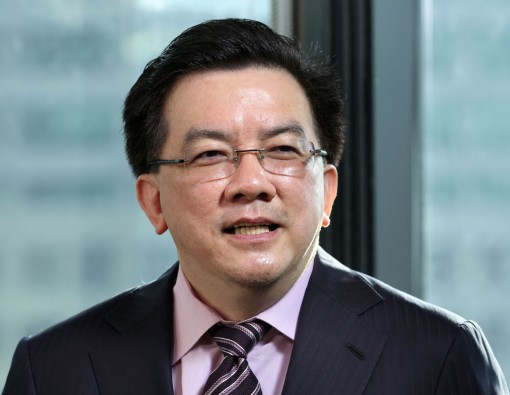 Nhu cầu găng tay tăng, Malaysia thêm tỉ phú