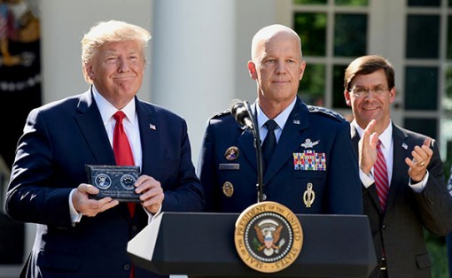 Mỹ quyết kiềm chế Nga, Trung trong không gian