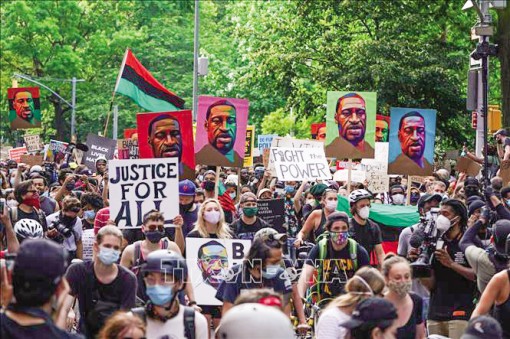 Dân New York tuần hành

kỷ niệm ngày lễ Juneteenth