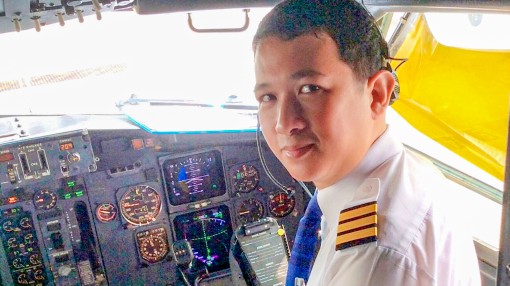 Phi công chuyển nghề