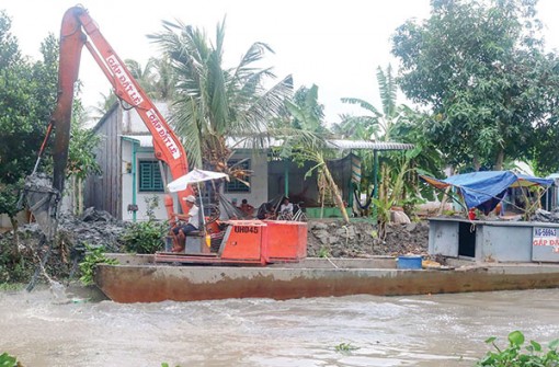 Hạn chế thiệt hại do mưa bão trong thu hoạch lúa