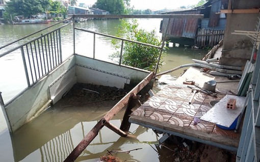 Sạt lở làm 13 căn nhà ở quận Bình Thủy bị ảnh hưởng