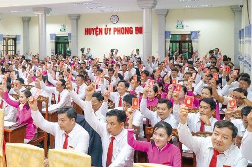 Đại hội Đại biểu Đảng bộ huyện Phong Điền đề ra

15 chỉ tiêu chủ yếu