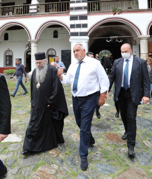 Tổng thống, thủ tướng

cũng phải đeo khẩu trang