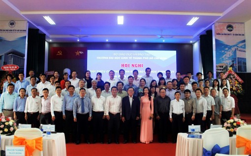 Trường Đại học Kinh tế TP Hồ Chí Minh tuyển sinh khóa đầu tiên

tại Phân hiệu Vĩnh Long