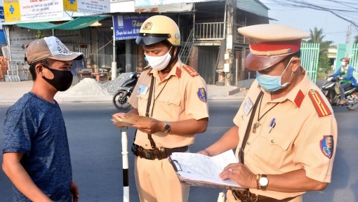 Cảnh sát giao thông xử phạt vi phạm
hành chính 6.353 trường hợp