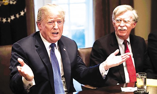 Sách về ông Trump đắt như tôm tươi