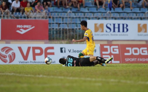 Trọng tài sai, đội bóng “lãnh đủ”