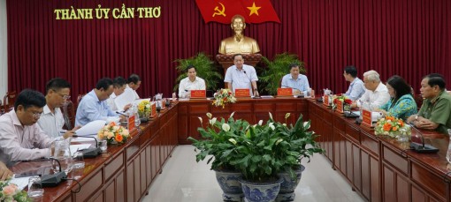 Chuẩn bị nội dung làm việc với Bộ Chính trị về Đại hội Đảng bộ thành phố