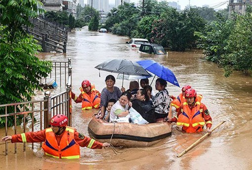 Trung Quốc nâng mức ứng phó khẩn cấp với mưa lũ